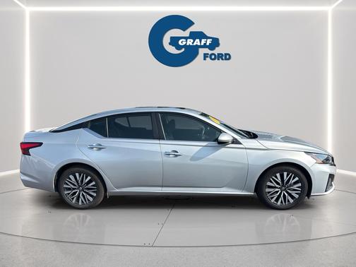 Brilliant Silver Metallic 2024 Nissan Altima 2.5 SV