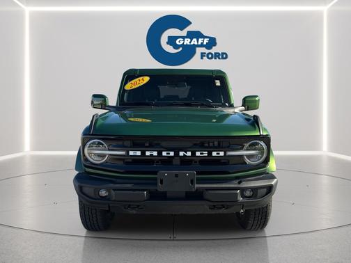 ERUPTION GREEN METALLIC 2025 Ford Bronco Outer Banks