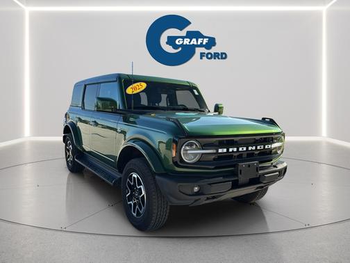 ERUPTION GREEN METALLIC 2025 Ford Bronco Outer Banks