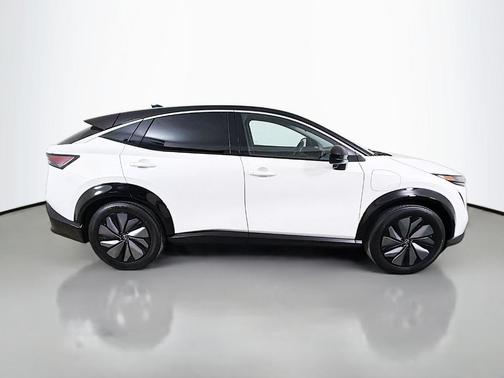 Pearl 2023 Nissan ARIYA ENGAGE