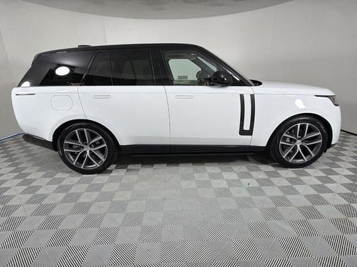 2025 Land Rover Range Rover P400 SE