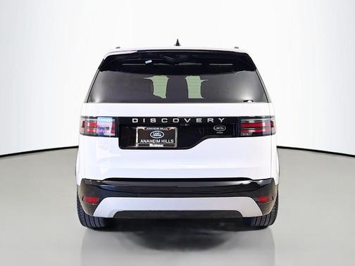 Fuji White 2023 Land Rover Discovery P360 Metropolitan Edition