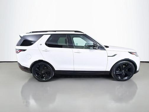 Fuji White 2023 Land Rover Discovery P360 Metropolitan Edition