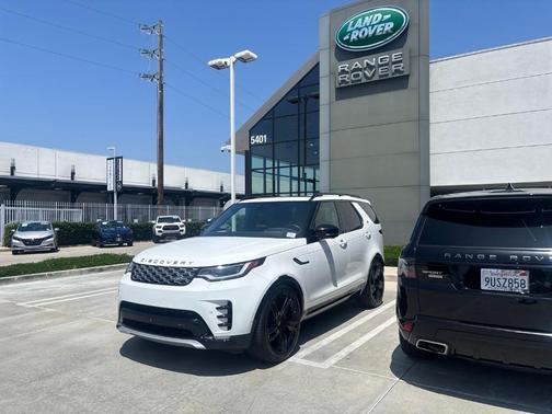 Fuji White 2023 Land Rover Discovery P360 Metropolitan Edition