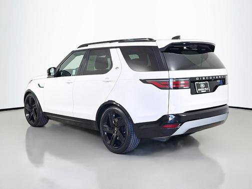 Fuji White 2023 Land Rover Discovery P360 Metropolitan Edition