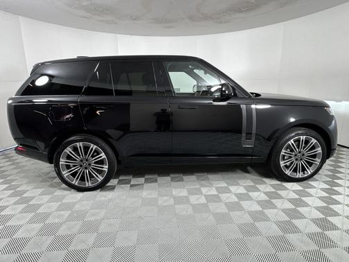 2025 Land Rover Range Rover P530 SE