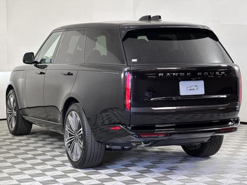 2025 Land Rover Range Rover P530 SE