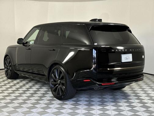 2025 Land Rover Range Rover P615 SV