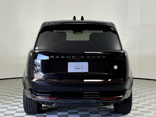 2025 Land Rover Range Rover P615 SV