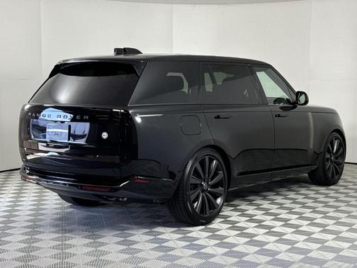 2025 Land Rover Range Rover P615 SV