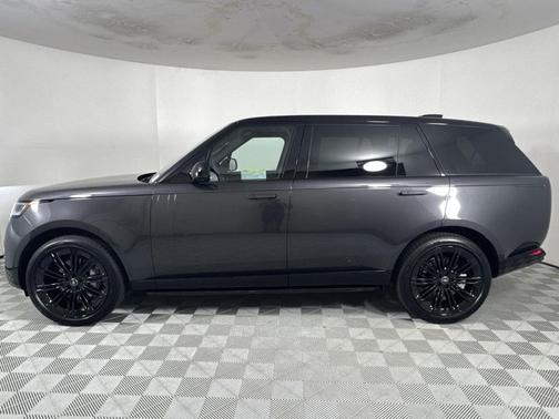 2025 Land Rover Range Rover P400 SE 7 Seat