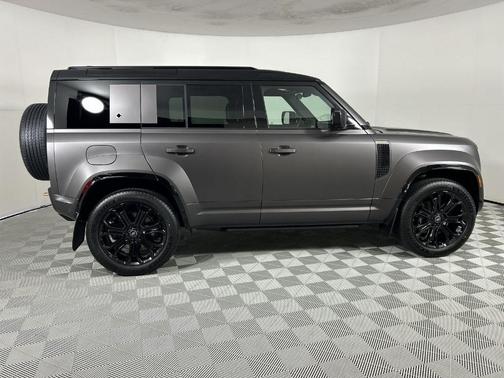 2025 Land Rover Defender OCTA