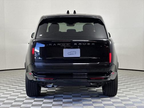 2025 Land Rover Range Rover P530 SE