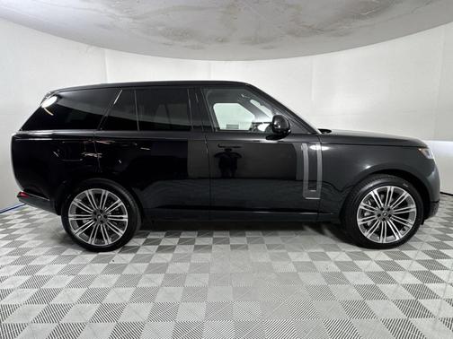 2025 Land Rover Range Rover P530 SE