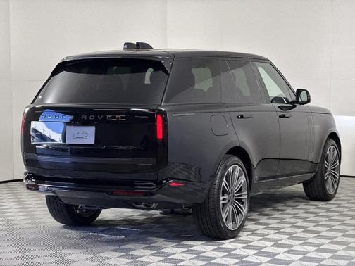 2025 Land Rover Range Rover P530 SE