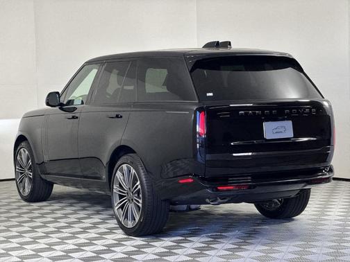 2025 Land Rover Range Rover P530 SE