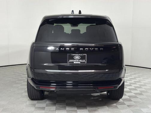 Santorini Black 2026 Land Rover Range Rover P530 SE 7 Seat