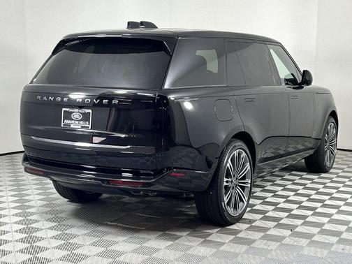 2025 Land Rover Range Rover P530 SE 7 Seat