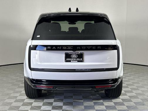 2025 Land Rover Range Rover P530 SE