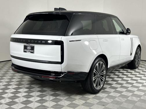 2025 Land Rover Range Rover P530 SE