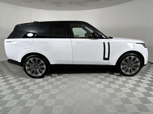 2025 Land Rover Range Rover P530 SE