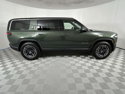 2025 Rivian R1S Adventure