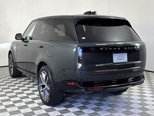 2025 Land Rover Range Rover P550e SE