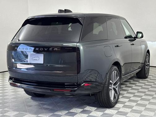 2025 Land Rover Range Rover P550e SE