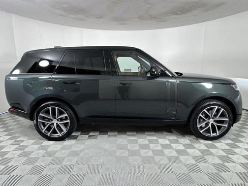 2025 Land Rover Range Rover P550e SE