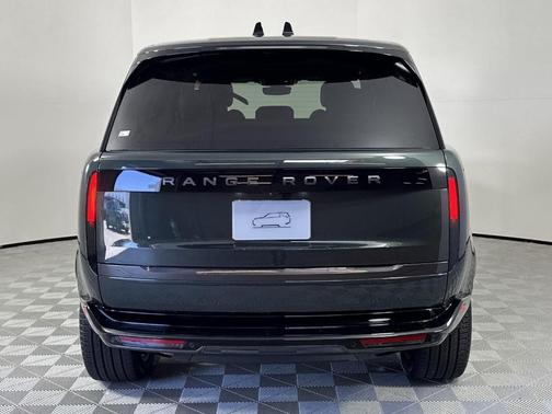 2025 Land Rover Range Rover P550e SE