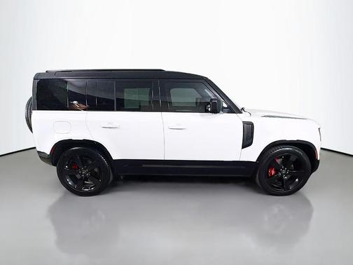 Fuji White 2024 Land Rover Defender P400 X-Dynamic SE