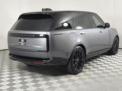 2025 Land Rover Range Rover P400 SE 7 Seat
