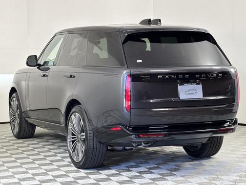 2025 Land Rover Range Rover P530 SE