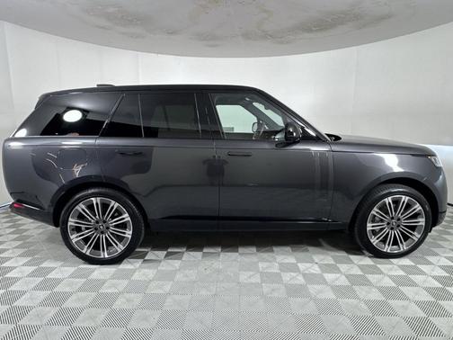 2025 Land Rover Range Rover P530 SE