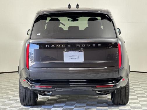 2025 Land Rover Range Rover P530 SE