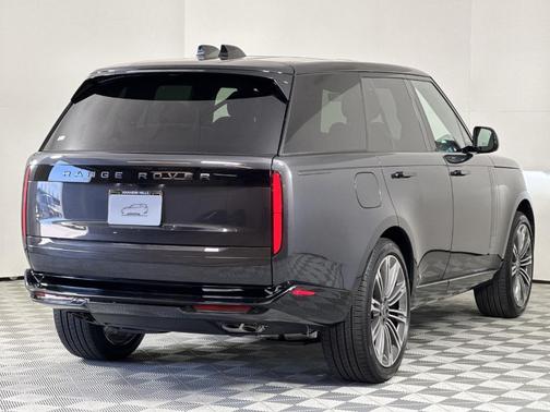 2025 Land Rover Range Rover P530 SE