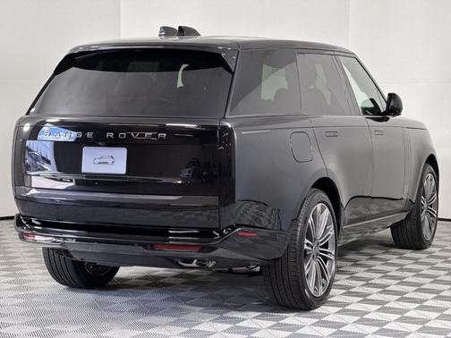 2025 Land Rover Range Rover P530 SE