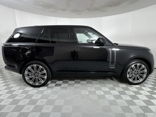 2025 Land Rover Range Rover P530 SE