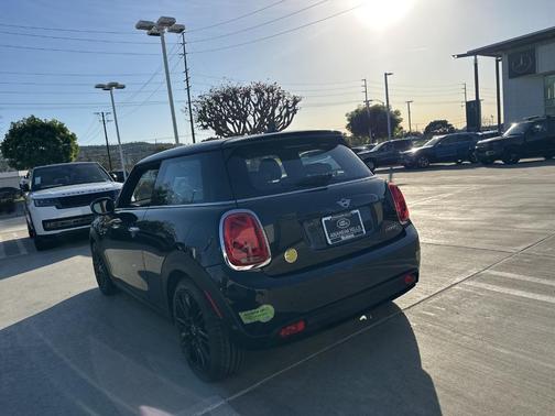 2023 MINI SE Hardtop 