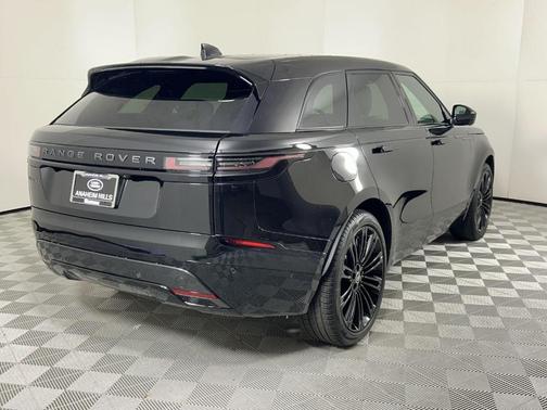 2026 Land Rover Range Rover Velar Dynamic SE