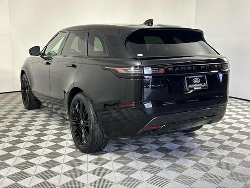 2026 Land Rover Range Rover Velar Dynamic SE