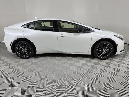 2024 Toyota Prius XLE