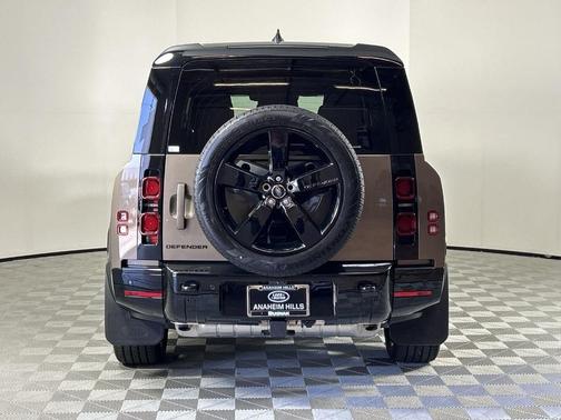 2025 Land Rover Defender P400 X-Dynamic SE