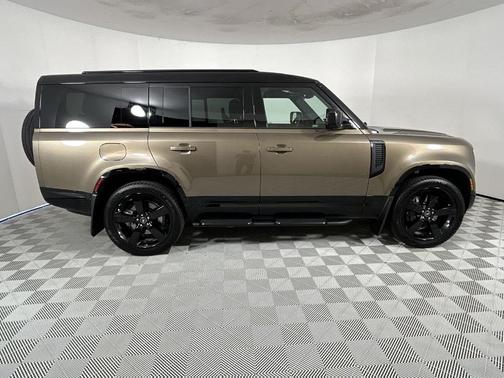 2025 Land Rover Defender P400 X-Dynamic SE