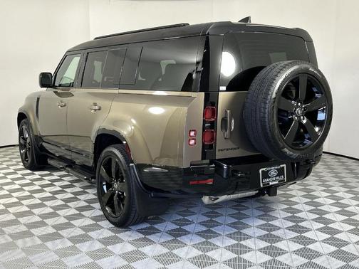 2025 Land Rover Defender P400 X-Dynamic SE