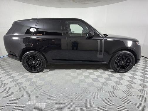 2025 Land Rover Range Rover P400 SE