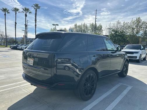 2025 Land Rover Range Rover P400 SE