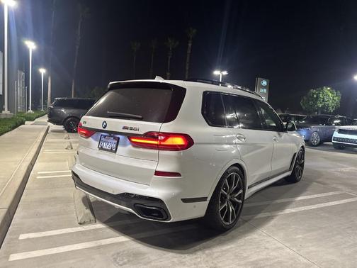 2022 BMW X7 M50i