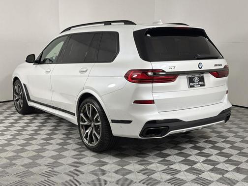 2022 BMW X7 M50i