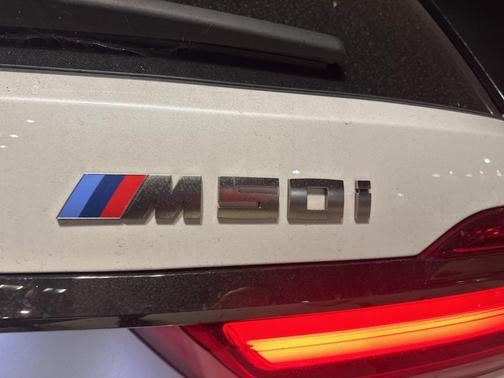 2022 BMW X7 M50i